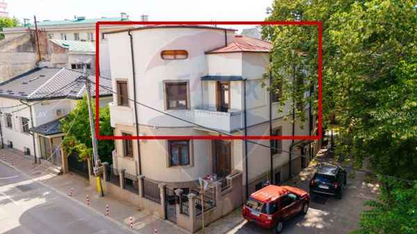 Case de vanzare Iasi ultra central 106 mp, teren 150 mp