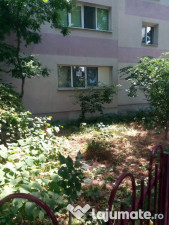 Schimb apartament 2 camere Titan decomandat cu casa la curte 1