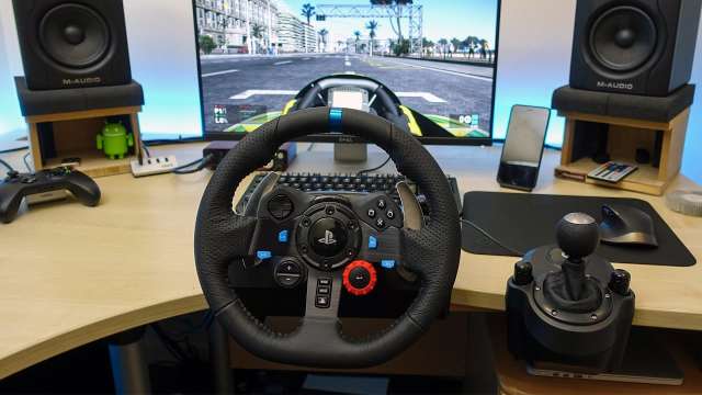 Jocuri cu masini cu volan online in 2 pentru copii.