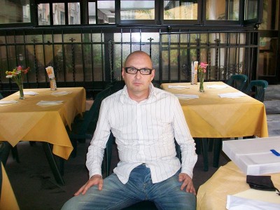 sunt RADU , imi plac femeile sincere